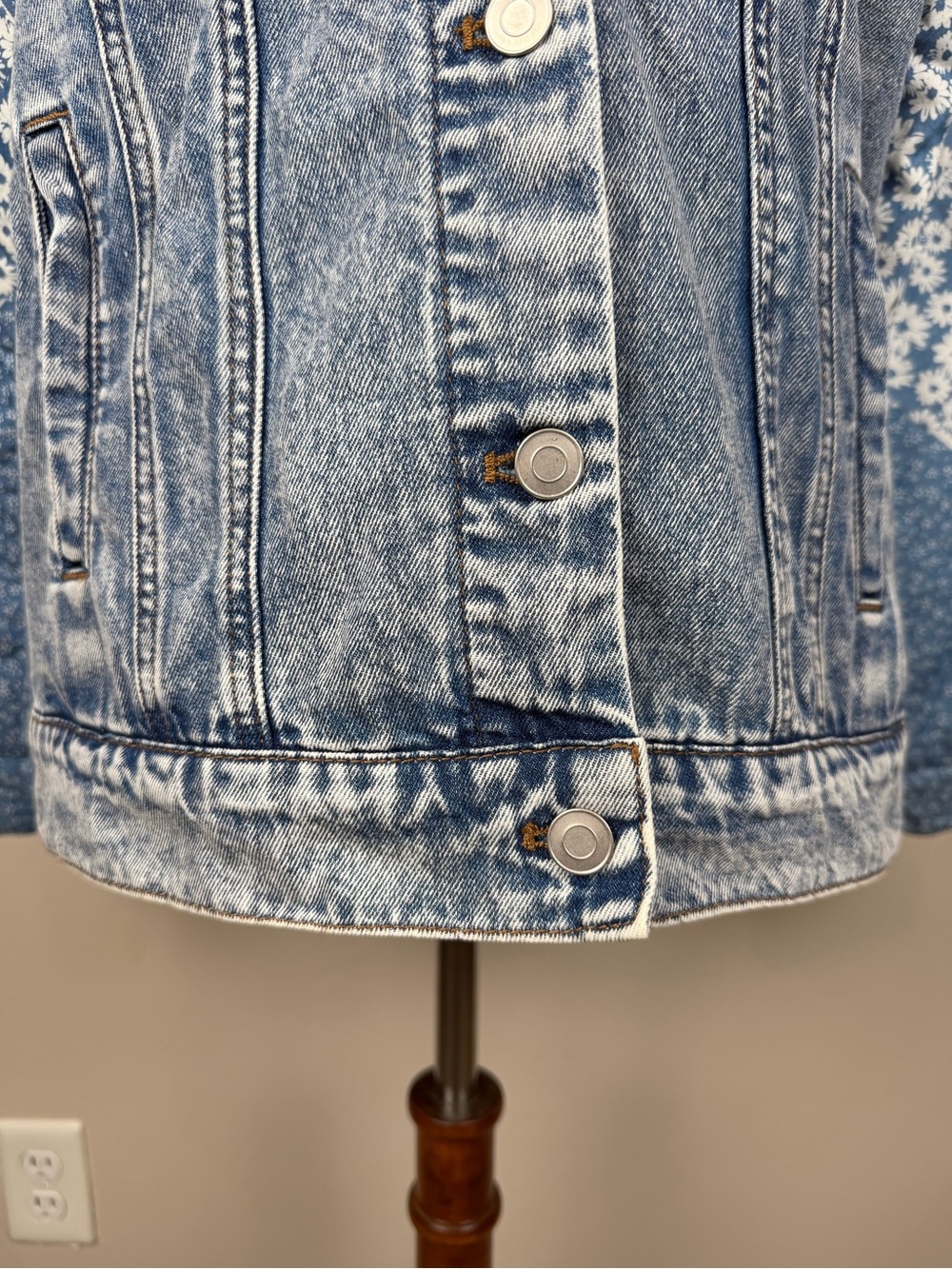 Avec Les Filles Patchwork Blue Denim Jacket with Quilted Sleeves - Picture 7 of 17